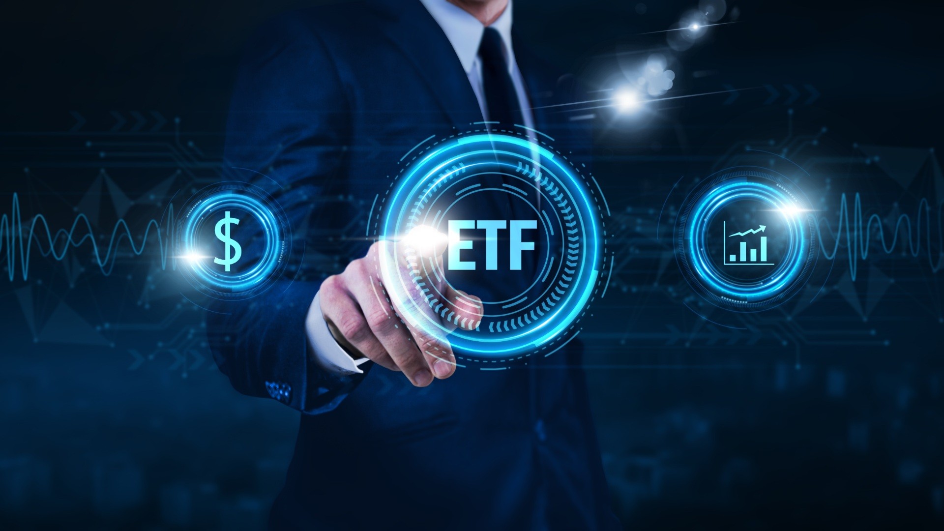 台股再創歷史新高!主動基金VS ETF,投資人該怎麼選?