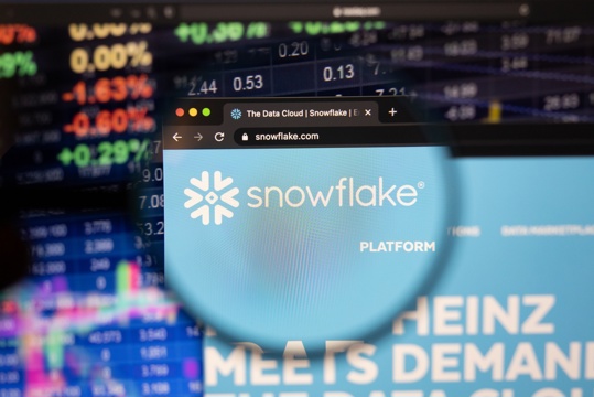 【美股研究報告】Snowflake 財報後大漲!AI 滲透推升平台加速成長
