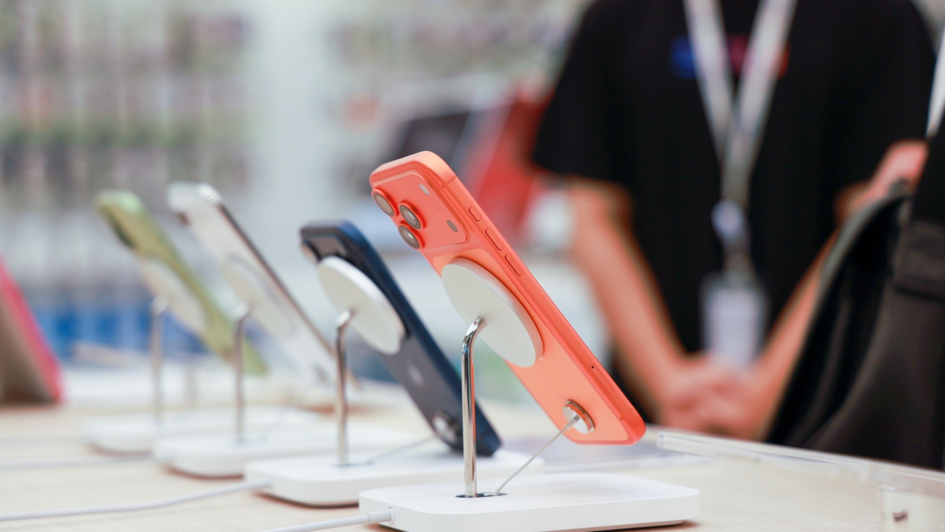 川普護航 蘋果享關稅豁免！6,000億投資加持 台供應鏈迎AI大利多