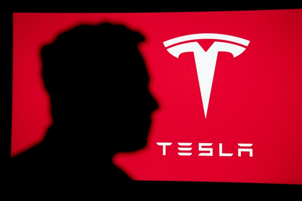 【美股研究報告】特斯拉25Q3交車創新高,惟利多出盡股價跌逾5%!