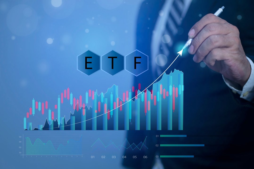 美股大漲！42歲財務自由公開配置：3檔ETF+8檔AI科技股