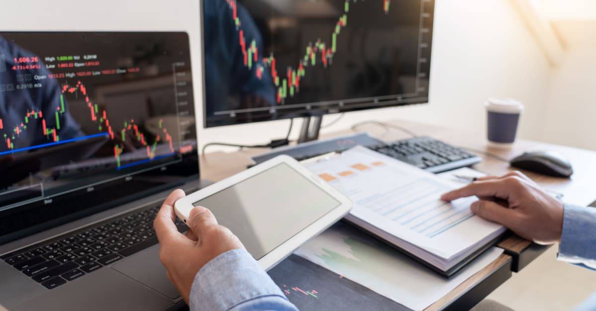 從慘賠 400 萬到操盤 30 億！輝哥解析：百億身價投資人的共通點...