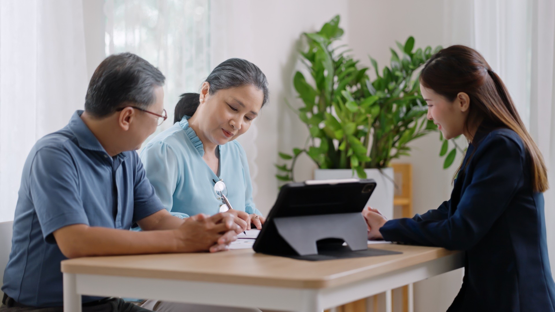 中高齡就業已成趨勢 如何避免職場剝削？熟齡族重返職場必知5重點！