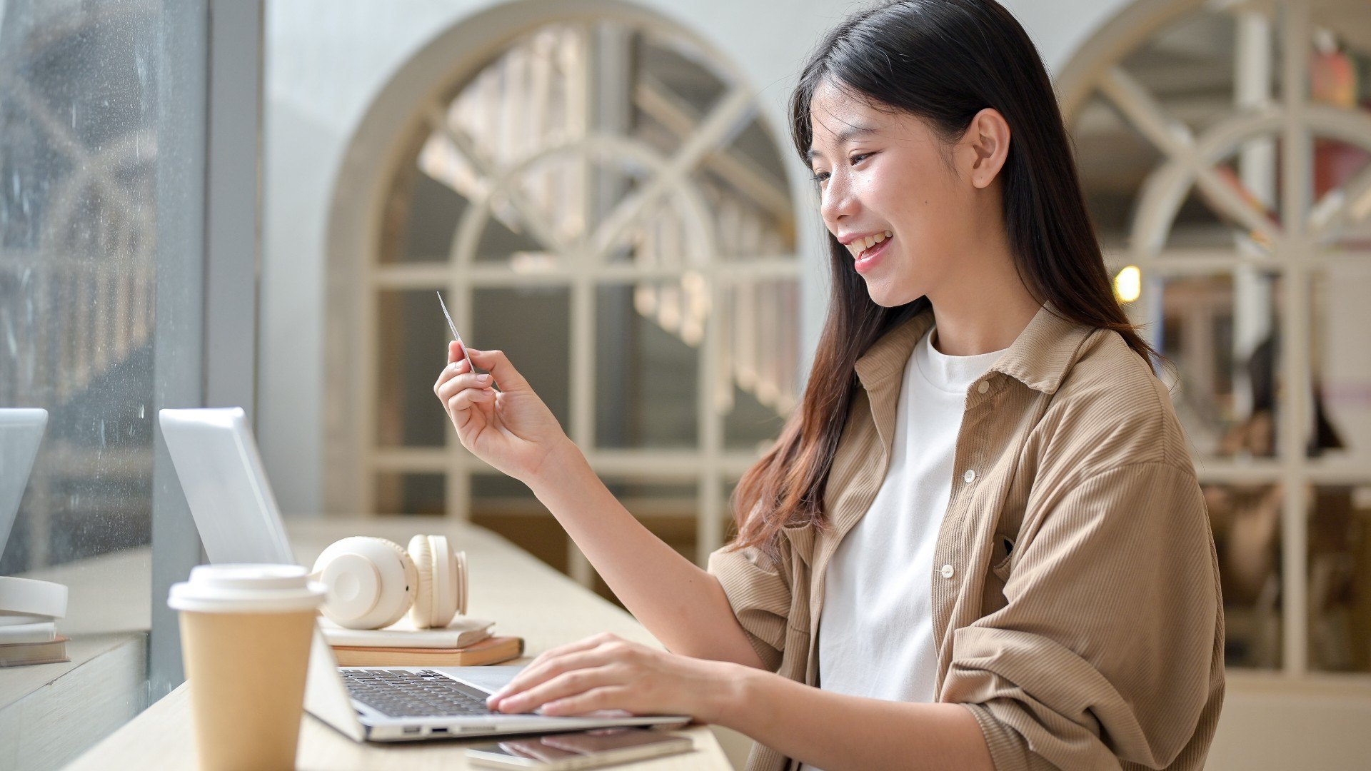 渴望自由勝過安全感?Z世代拒當俘虜 選擇讓金錢服務人生!