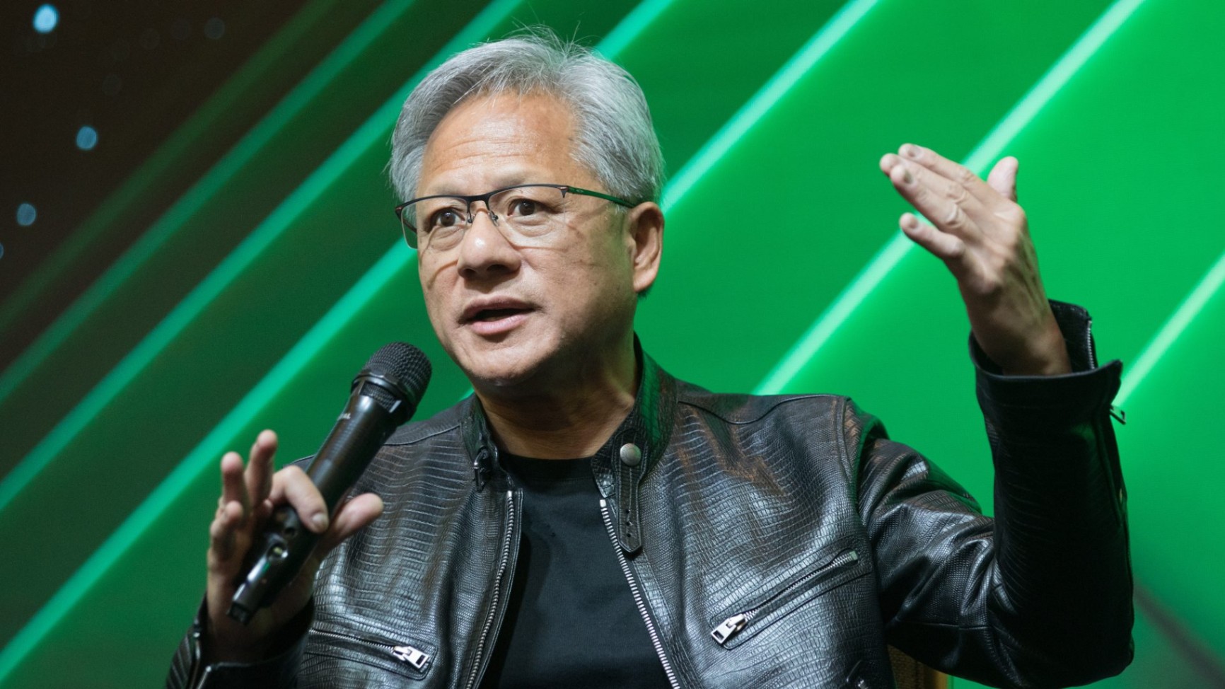 黃仁勳點名水電成AI時代主力！薪資行情曝光：學徒到師傅差距大？