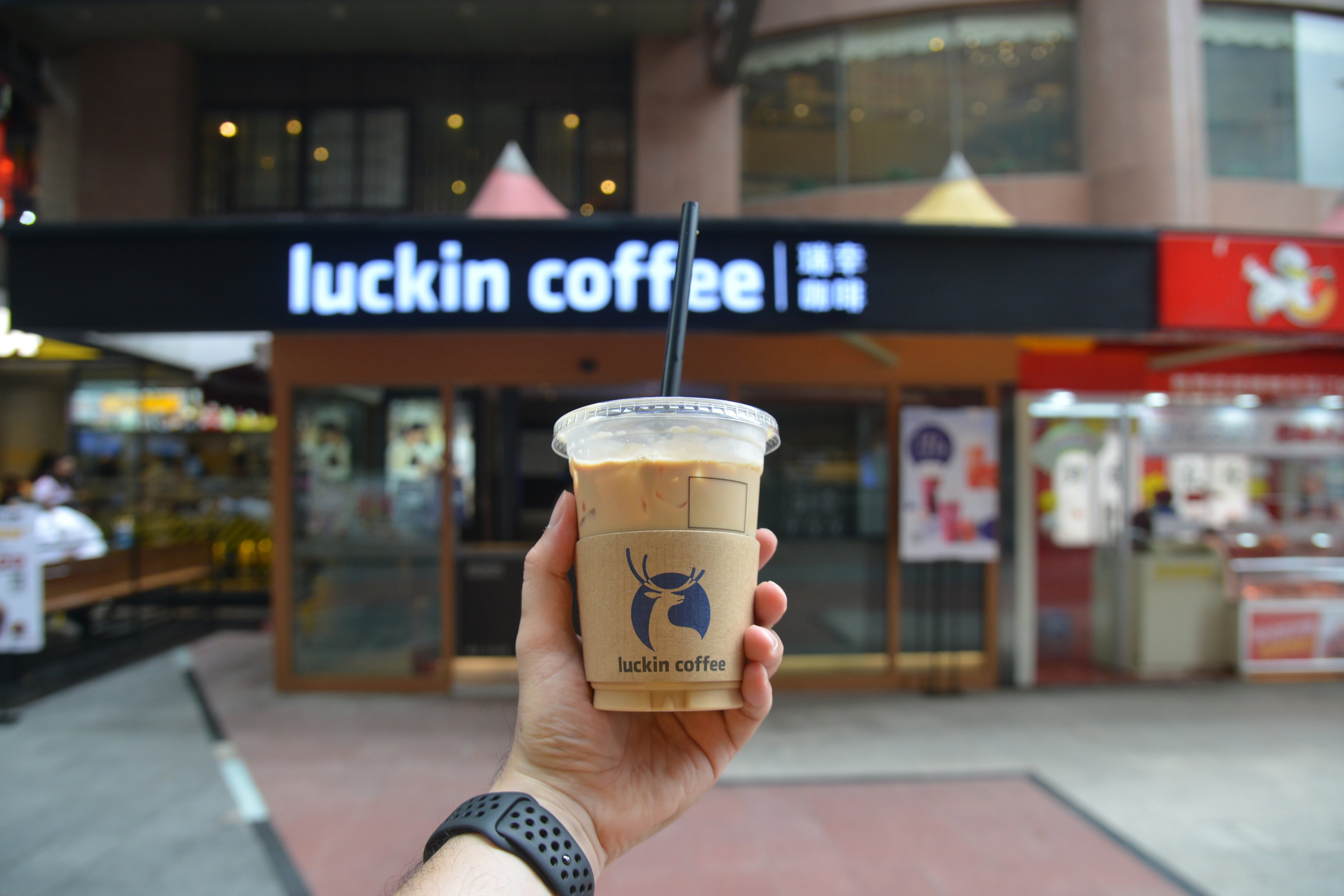 中國瑞幸咖啡來勢洶洶 若插旗台灣靠「代理商模式」威脅性不小!她拿星國閃電咖啡分析:即便如此仍做不起來