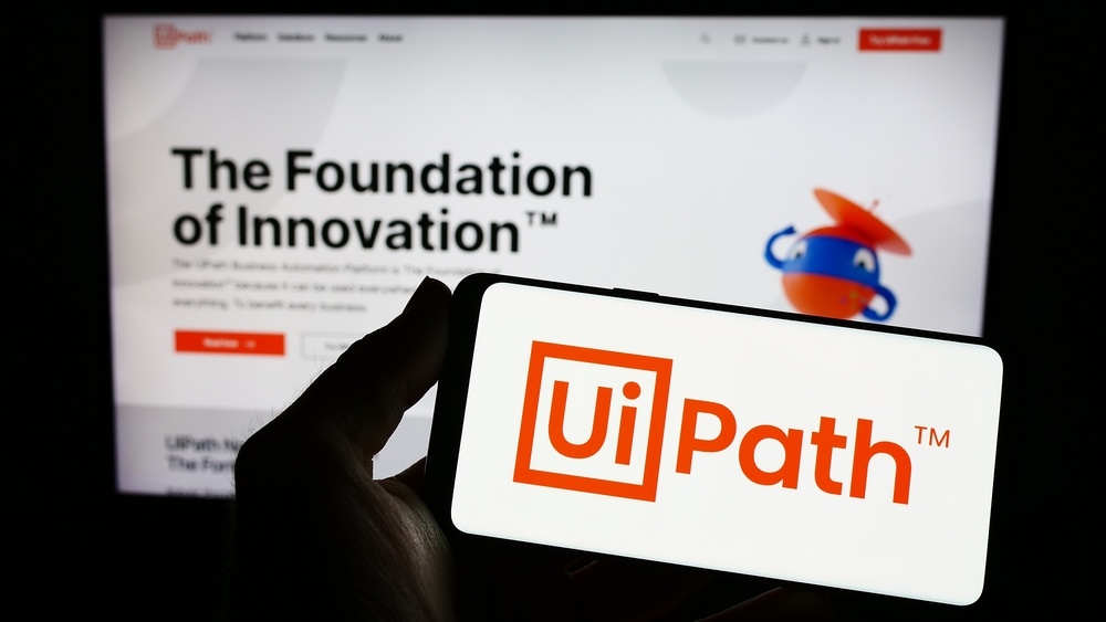 【美股焦點】UiPath 全力轉型代理式 AI，Q3財報前夕將是絕佳買點？