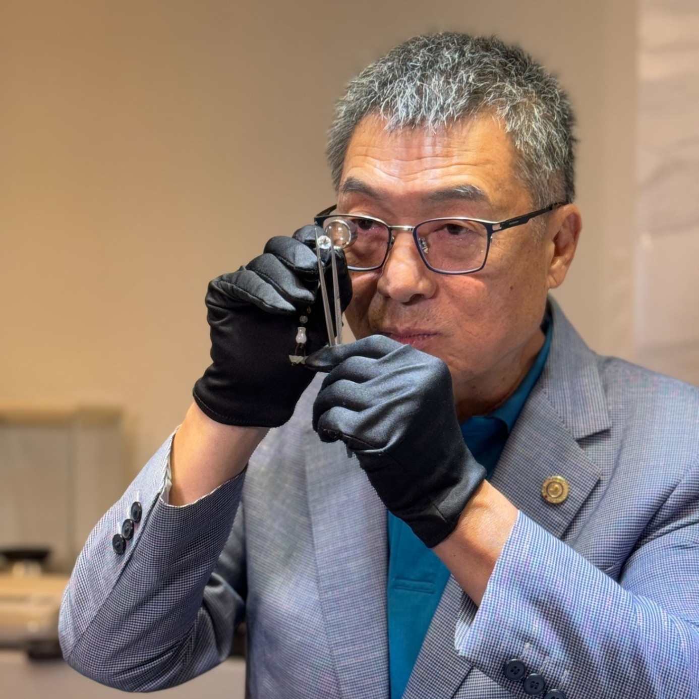 閨蜜、兒時玩伴、好友、同事「5種小人嘴臉現形」 當你察覺時已晚!當鋪老闆經驗談:對付小人只有一招