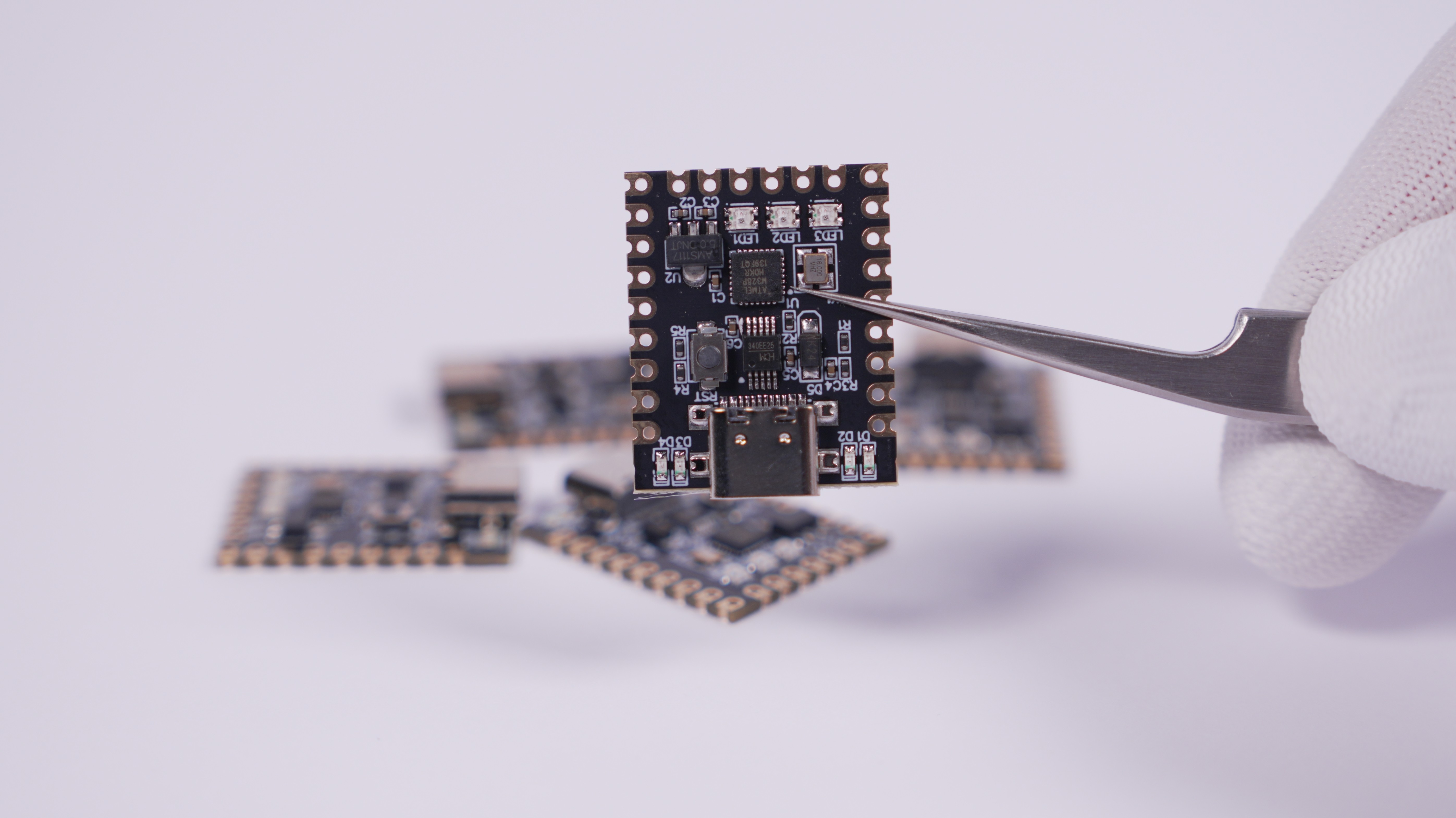 「一塊布」讓輝達、Google、蘋果搶翻天　史上最猛搶料潮！AI戰場再擴大：4台廠被點名搶進卡位