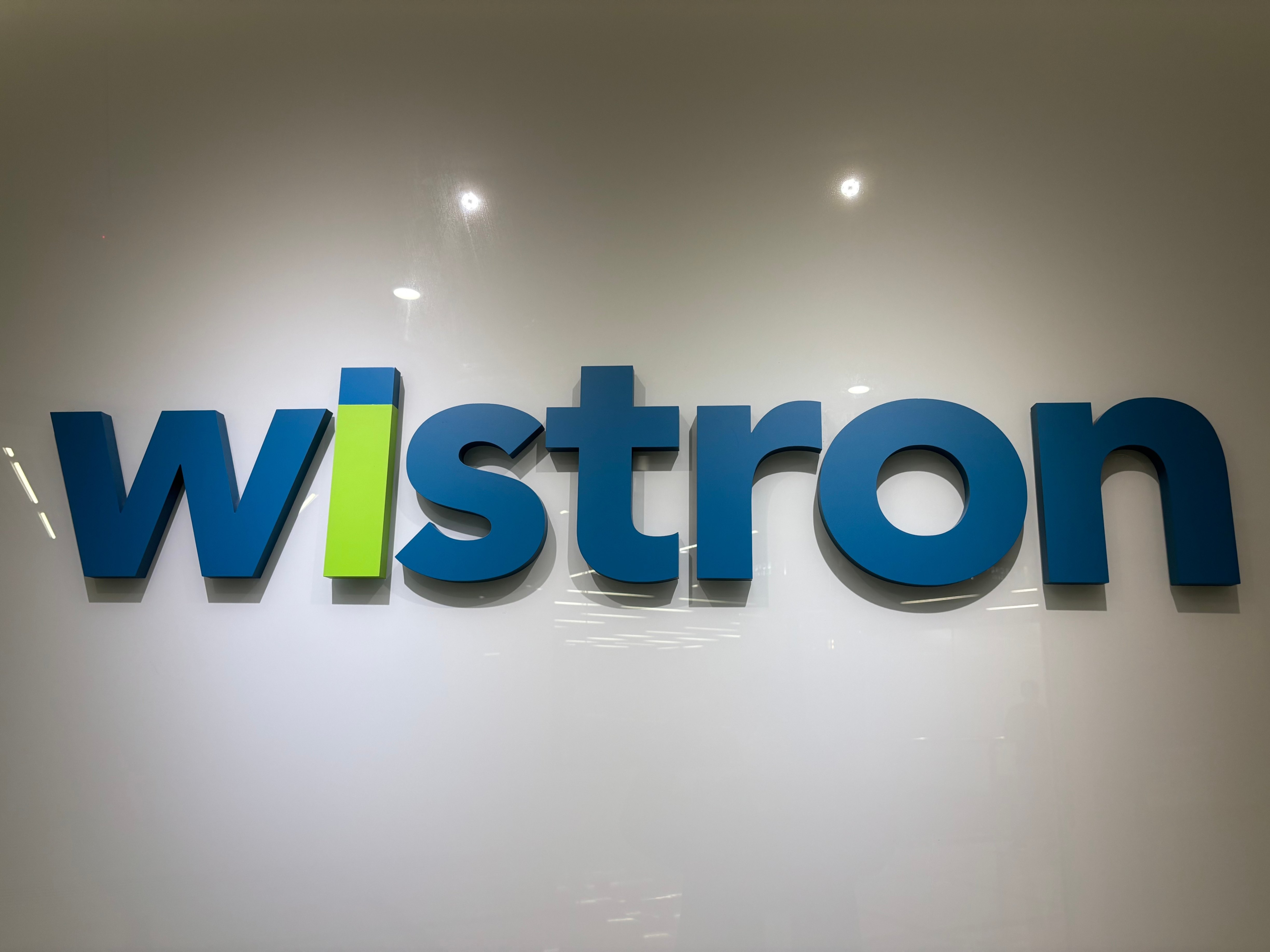 緯創(3231)今重摔「跌幅逾4％」嚇壞投資人　大摩分析2因素拖累毛利：目標價維持「甜蜜等級」