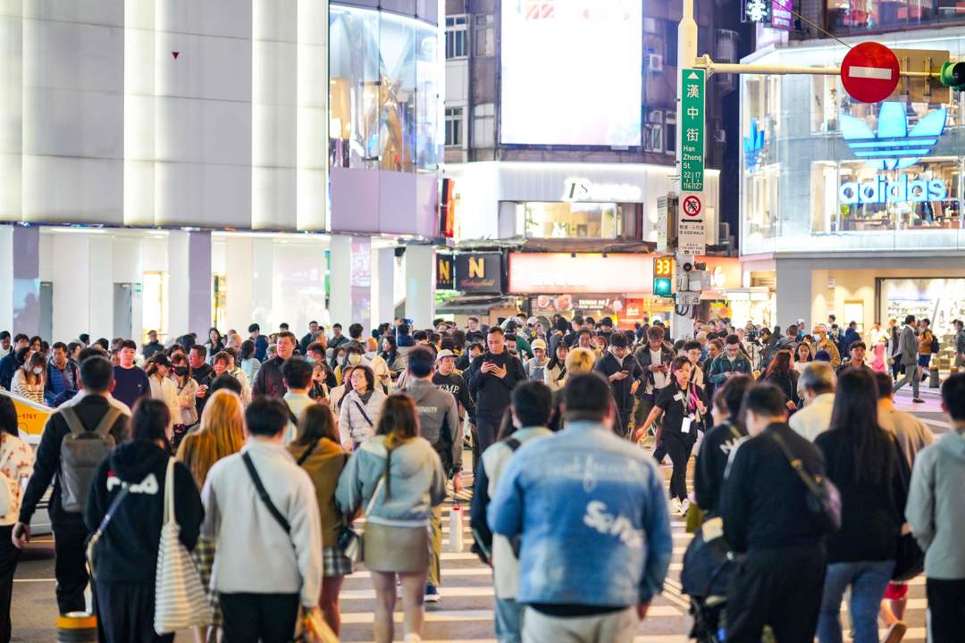 台灣經濟靠台積電成兩面刃?百萬富翁人數快追平瑞士 外媒點出1危機風險大增:比美國更極端