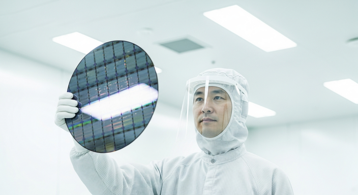 【即時新聞】美光股價今年飆漲50%且本益比僅12倍,AI記憶體供不應求成最大推手