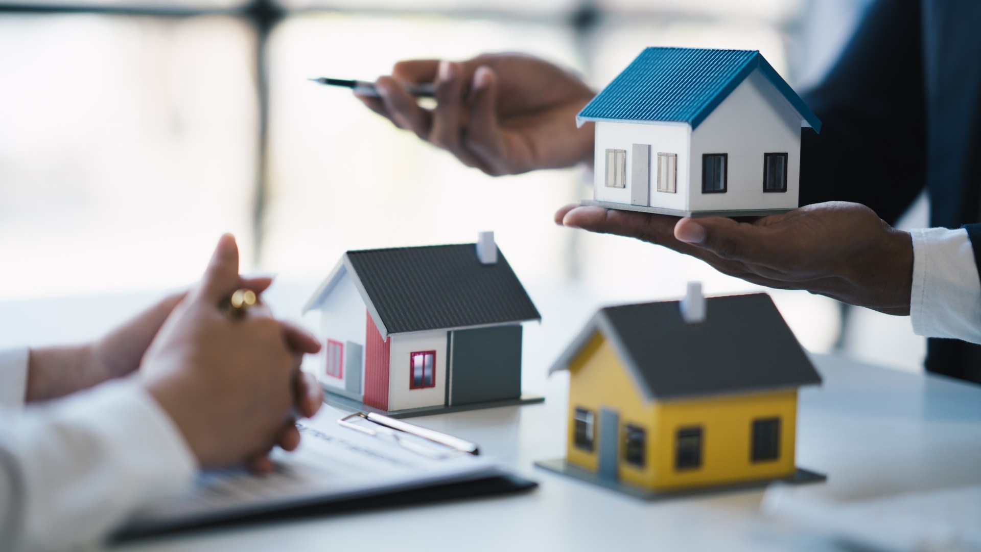 揮別「薪」酸 轉職房仲突圍法則！藝人黃少谷、退役職軍喵爸揭3大生存關鍵