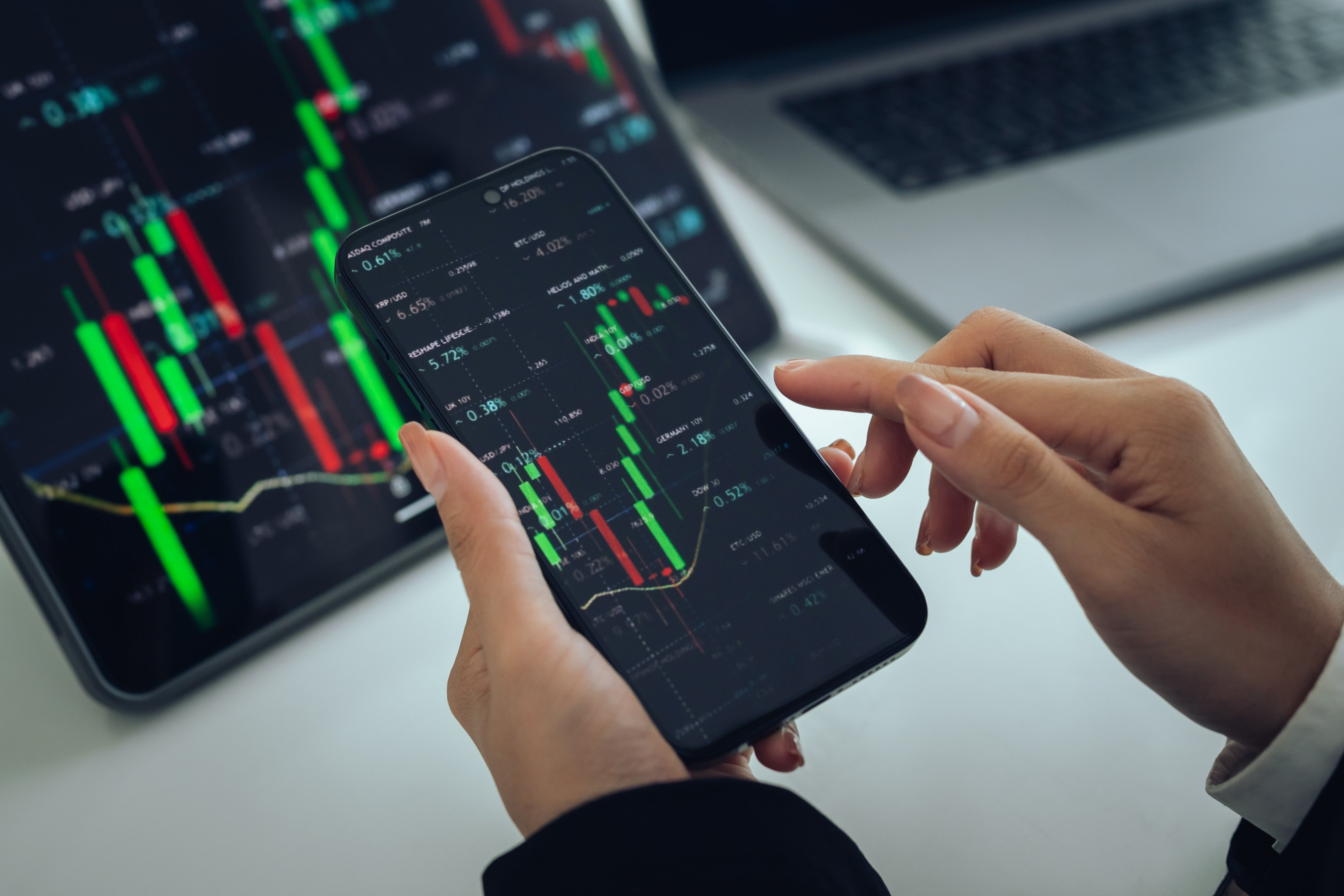 散戶投資觀念變了...「逢低買進」策略不再 一場美伊戰爭是如何改變人們的理財劇本?小摩數據曝市場真相