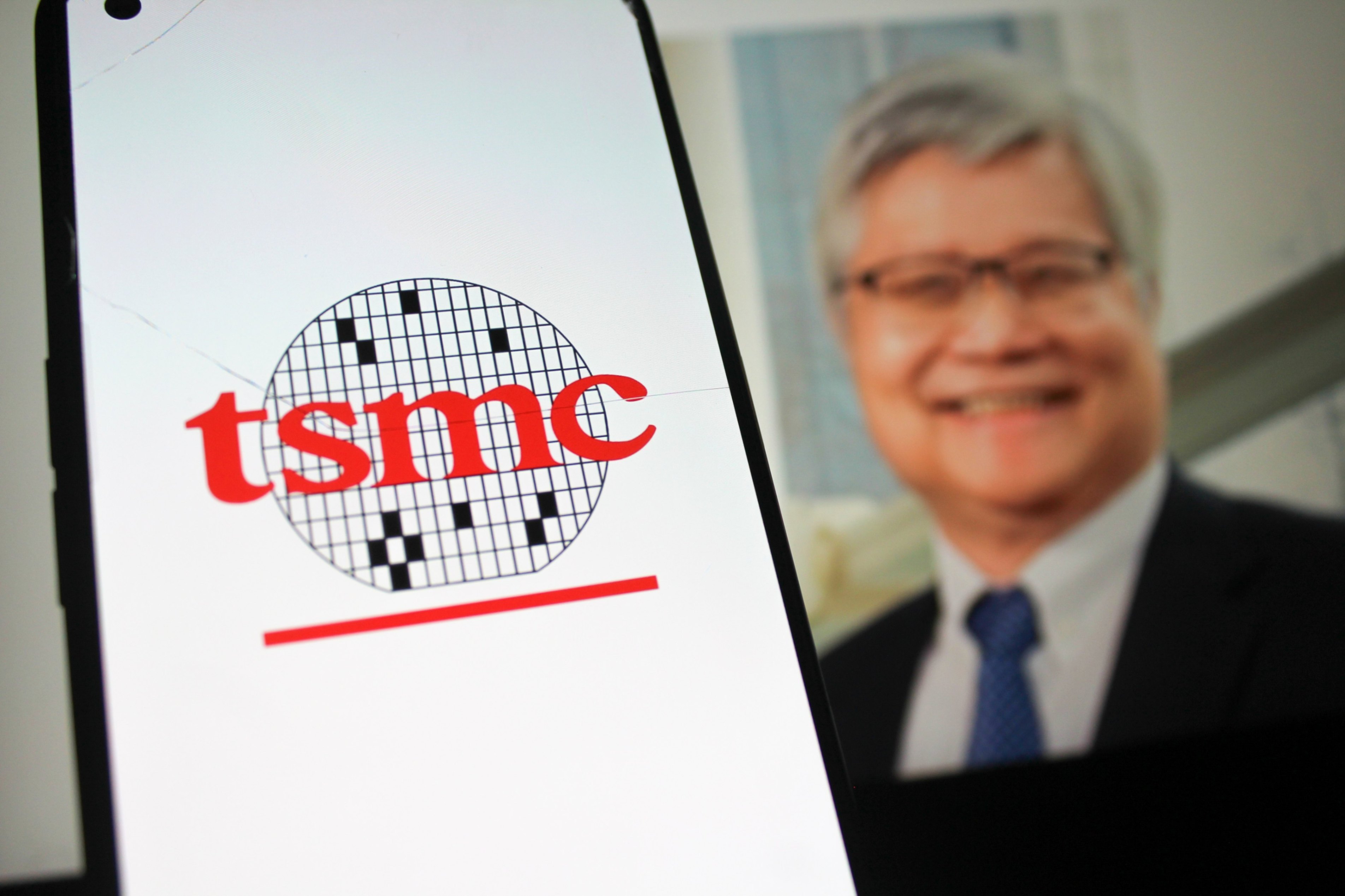 台積電員工禮外界瘋搶！「晶圓蒸盤」大同電鍋快喊破萬　聯名鞋、行李箱...網友笑稱最在意「良率」問題