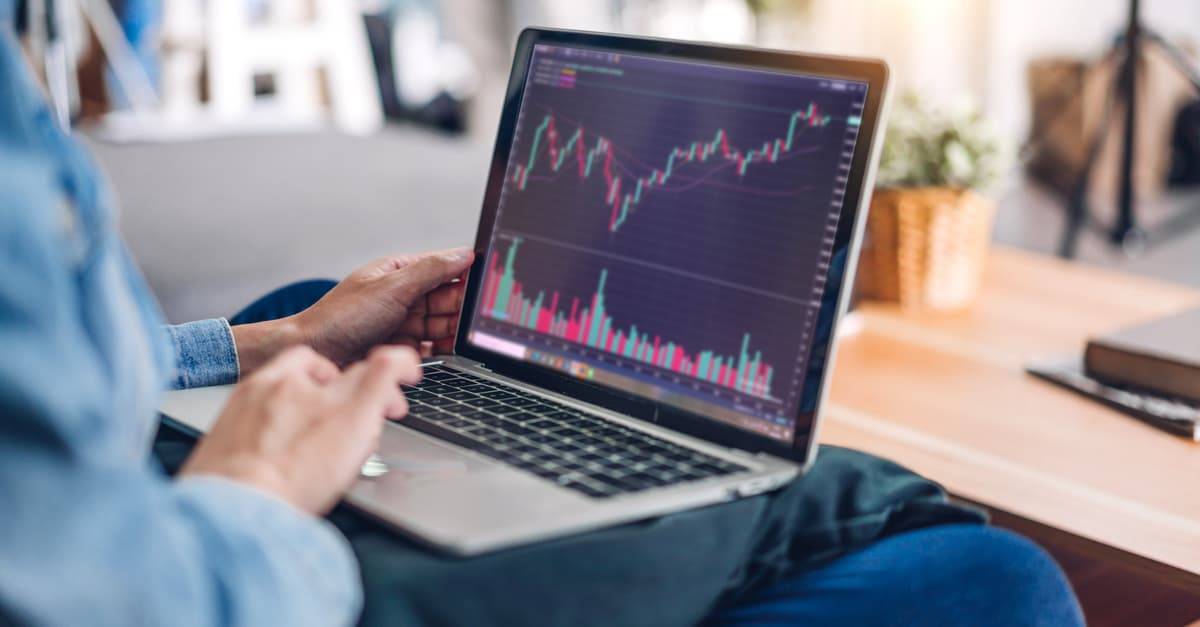 主動式 ETF 五年後一定輸?顏竹軒用 4 檔 ETF 完成全球配置,年化報酬逾 13%!