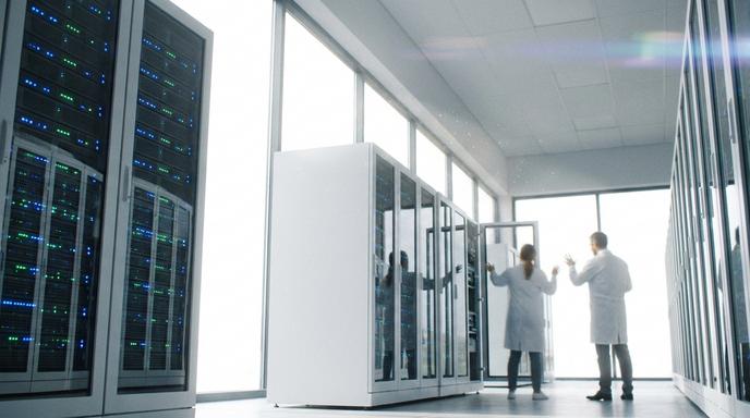 【即時新聞】慧與科技(HPE)AI訂單創紀錄！上調2027年營收飆17％，結盟甲骨文發威