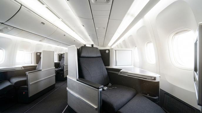 【即時新聞】美國航空(AAL)升級波音客機搶攻高端市場,萬元票價能縮小與對手的差距嗎?