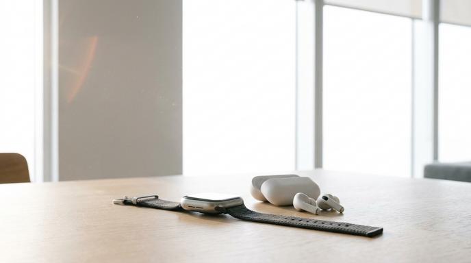 【即時新聞】蘋果(AAPL)新品齊發！智慧手錶迎AI升級，降噪耳機效能大增50％