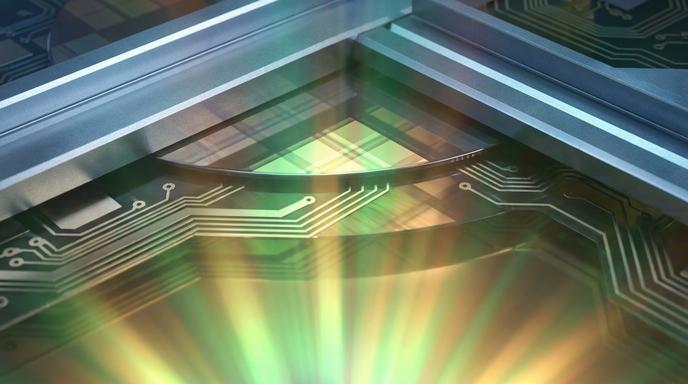 先進封裝與 PCB 載板供應鏈營運與擴產動態示意圖