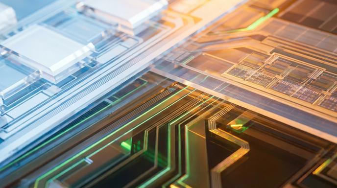 AI伺服器帶動PCB與載板供應鏈升級擴產示意圖