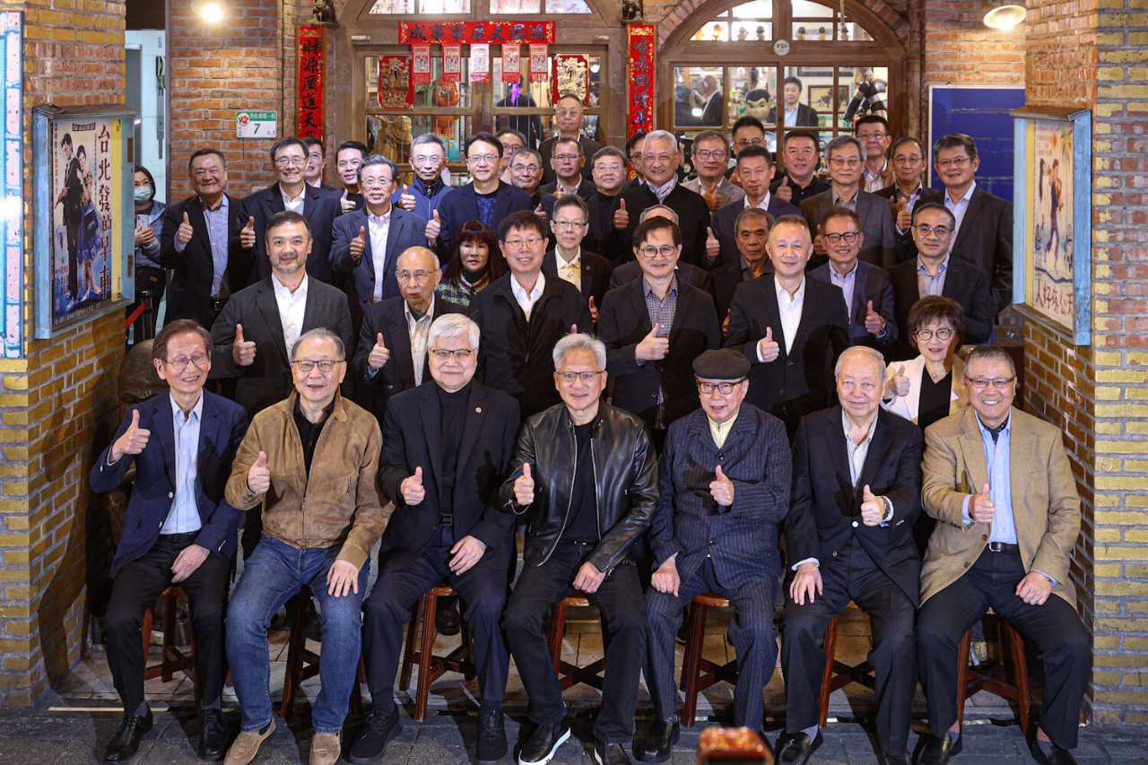 2357 華碩 - 黃仁勳「AI兆元宴」又來了！ 6大龍頭大廠老闆齊坐首排｜CMoney 股市爆料同學會